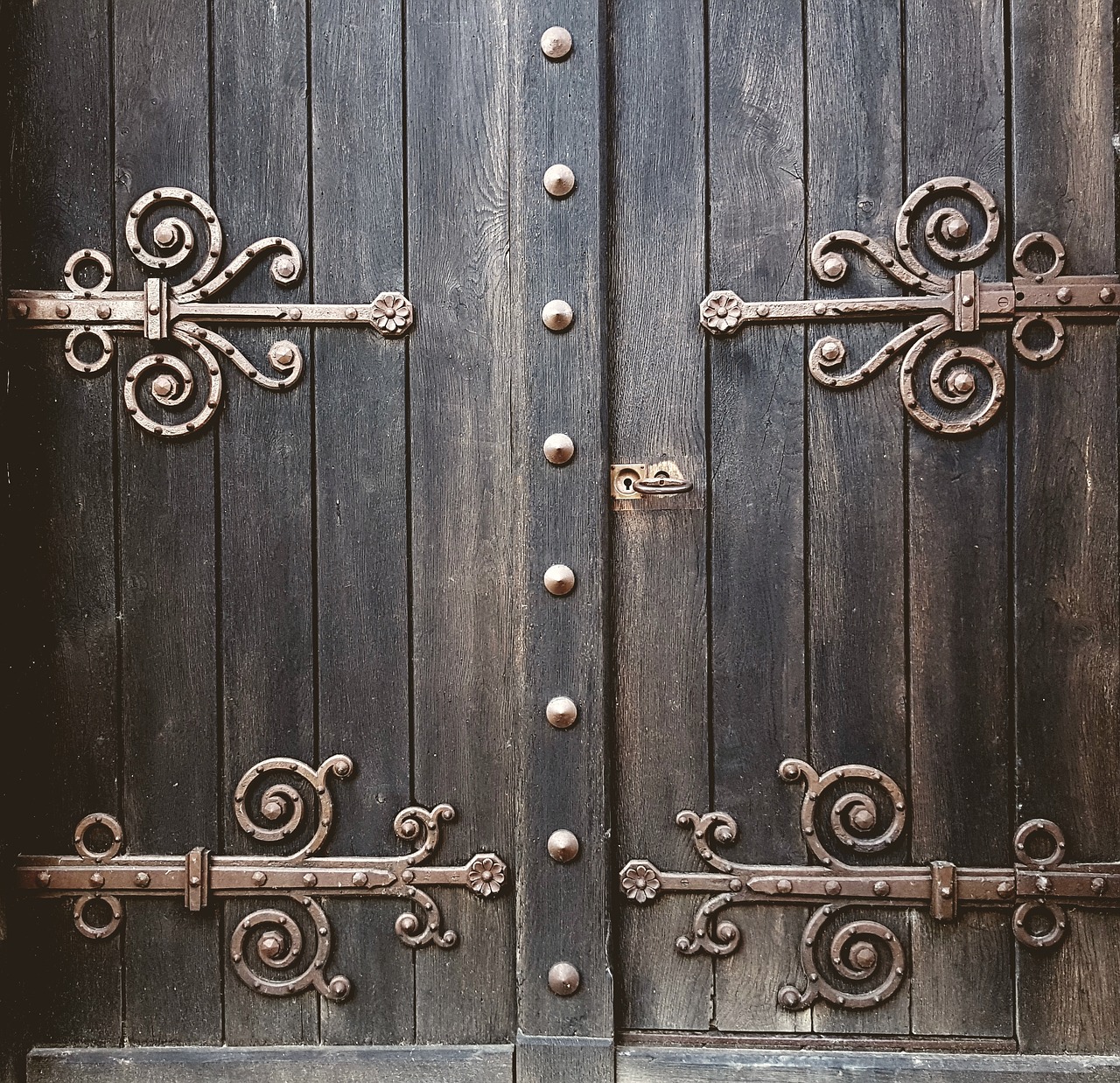 https://www.thesimplyluxuriouslife.com/why-not-create-your-own-simple-ritual/